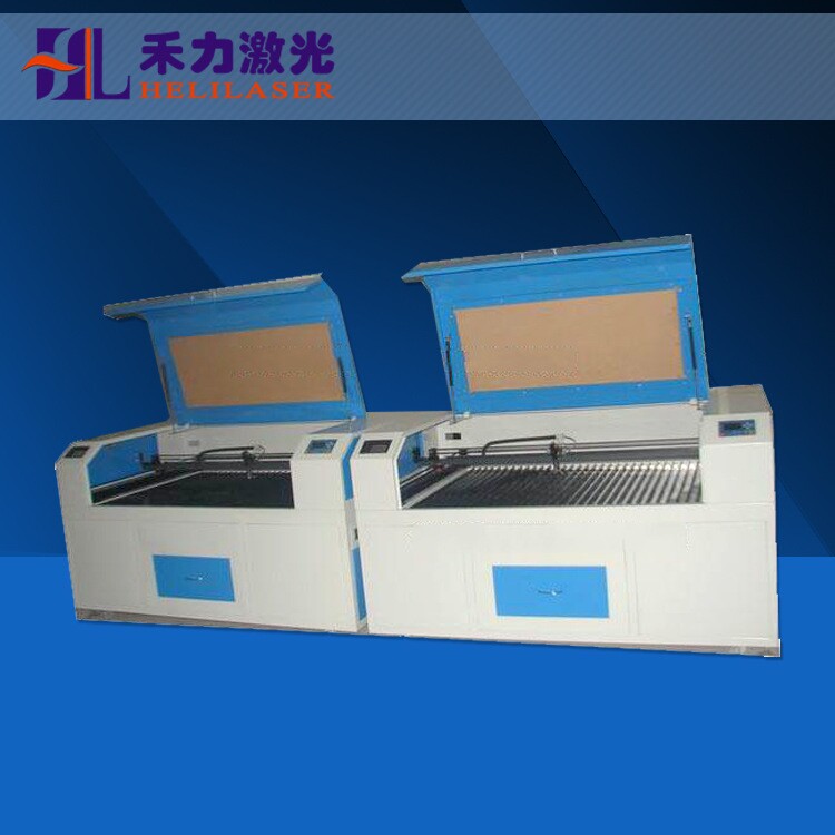 �������RƬ